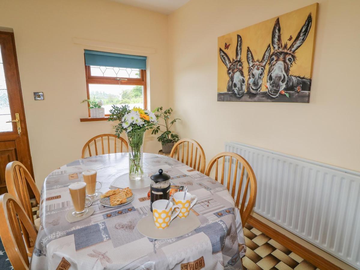 Annie'S Place Villa Newry Bagian luar foto