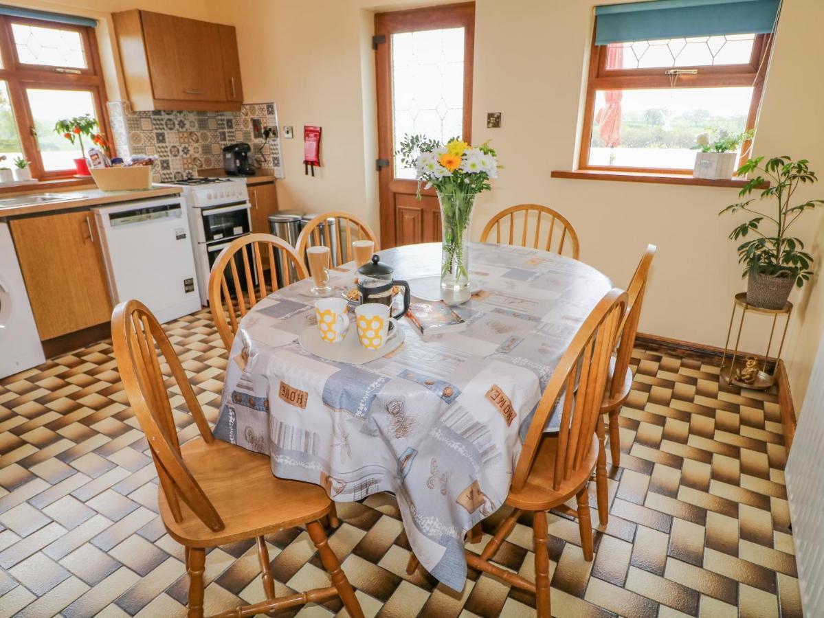 Annie'S Place Villa Newry Bagian luar foto